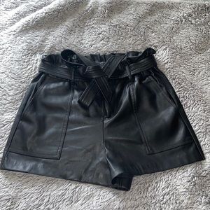 FAUX LEATHER SHORT